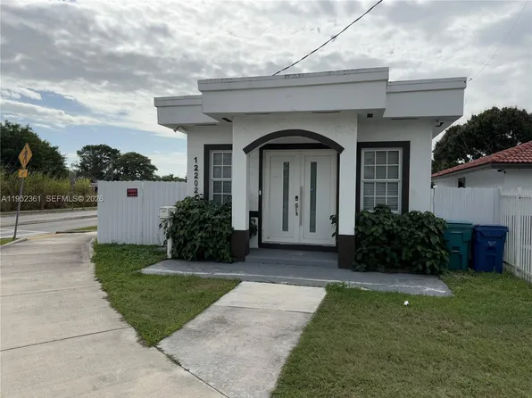 12202 SW 216th St, Miami, FL 33170