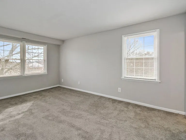 Queens Ridge Apartments — Photo 13