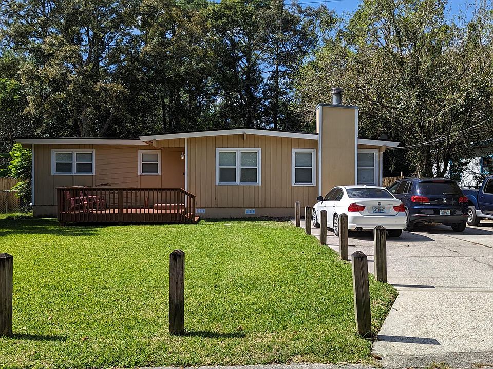 Front of House & Large Driveway