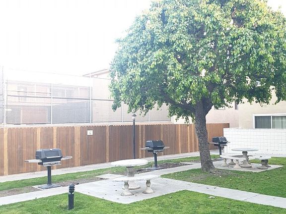 4th image of 2502 Manhattan Beach Blvd APT 27