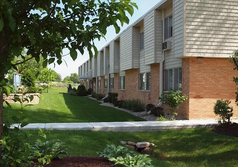 Midvale Heights Apartments — Photo 16