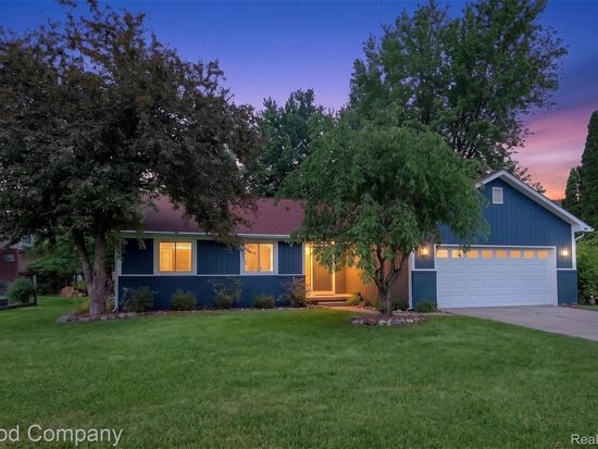 933 Gallaland Ave, Rochester Hills, MI 48307