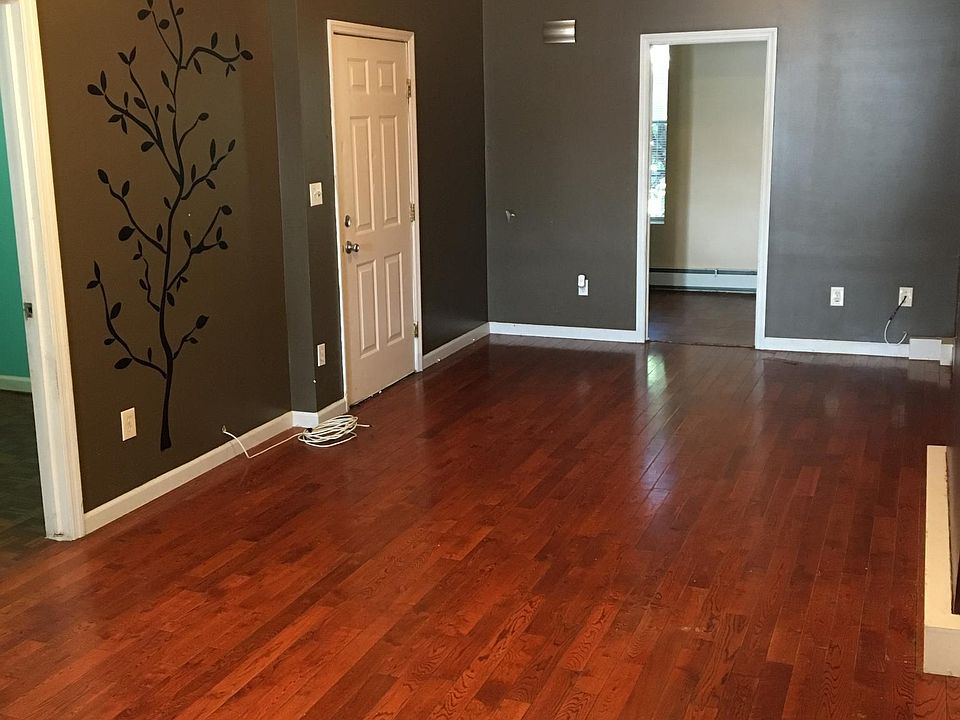 1st image of 125 Hill St APT 2