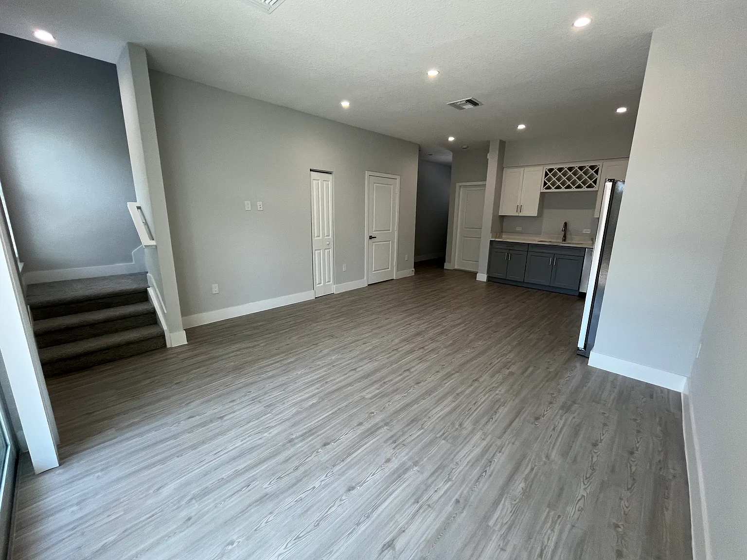 3 bed, 2.5 bath, 1349 sqft, $3,100 — Photo 3