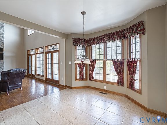 5th image of 7247 Hixburg Rd