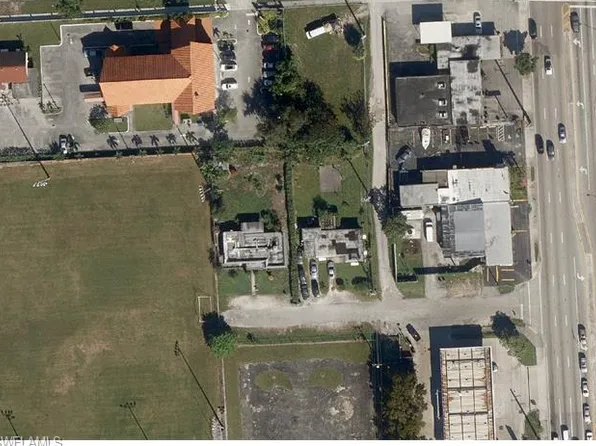 715 NW 136th St, Miami, FL 33168
