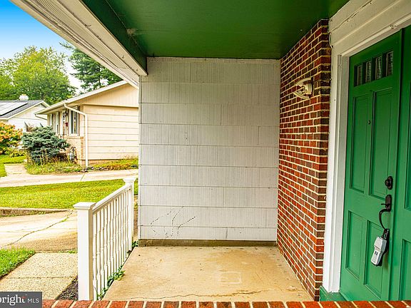 3rd image of 1905 Harewood Ct
