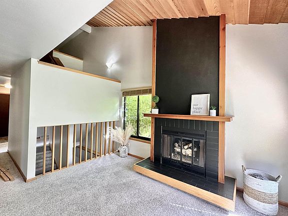3rd image of 815 E WINDFIELD PLACE