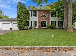 5 Eden Ct, North Brunswick, NJ 08902