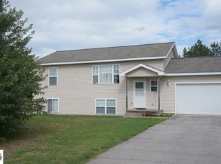 2173 Woodcock Ln, Traverse City, MI 49685