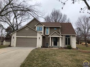6639 SW Gisbourne Ct, Topeka, KS 66614