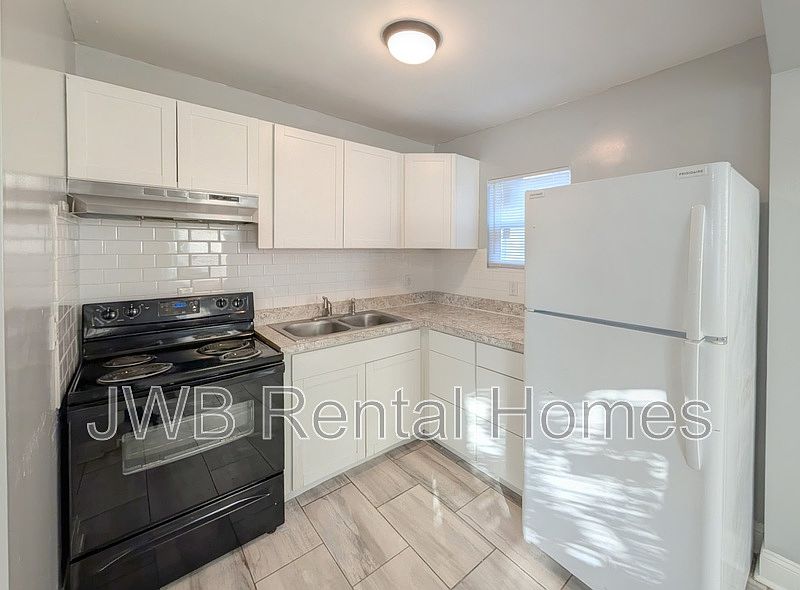 1st image of 6135 Lynnwood Ave #A