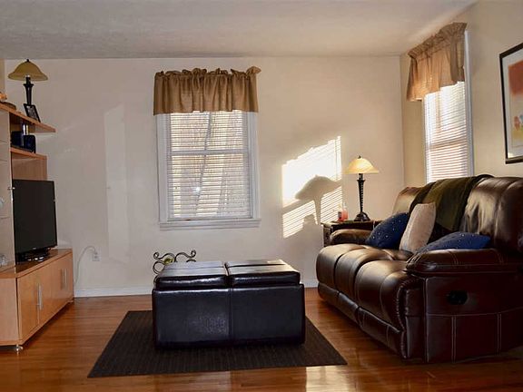 4th image of 42 Quail Run Dr #42