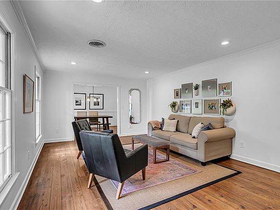 5th image of 219 Ashford Ave
