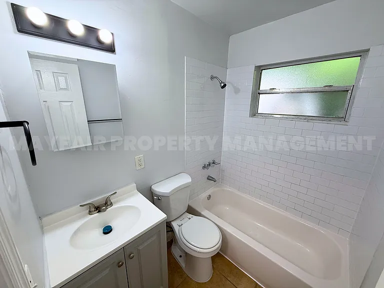 380 Kingsbridge St — Photo 11