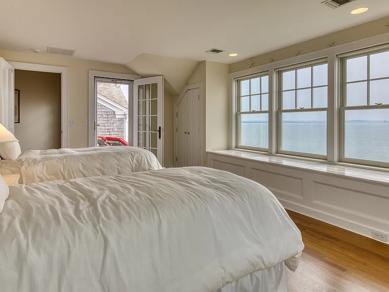 1390 Willow Terrace Ln — Photo 13