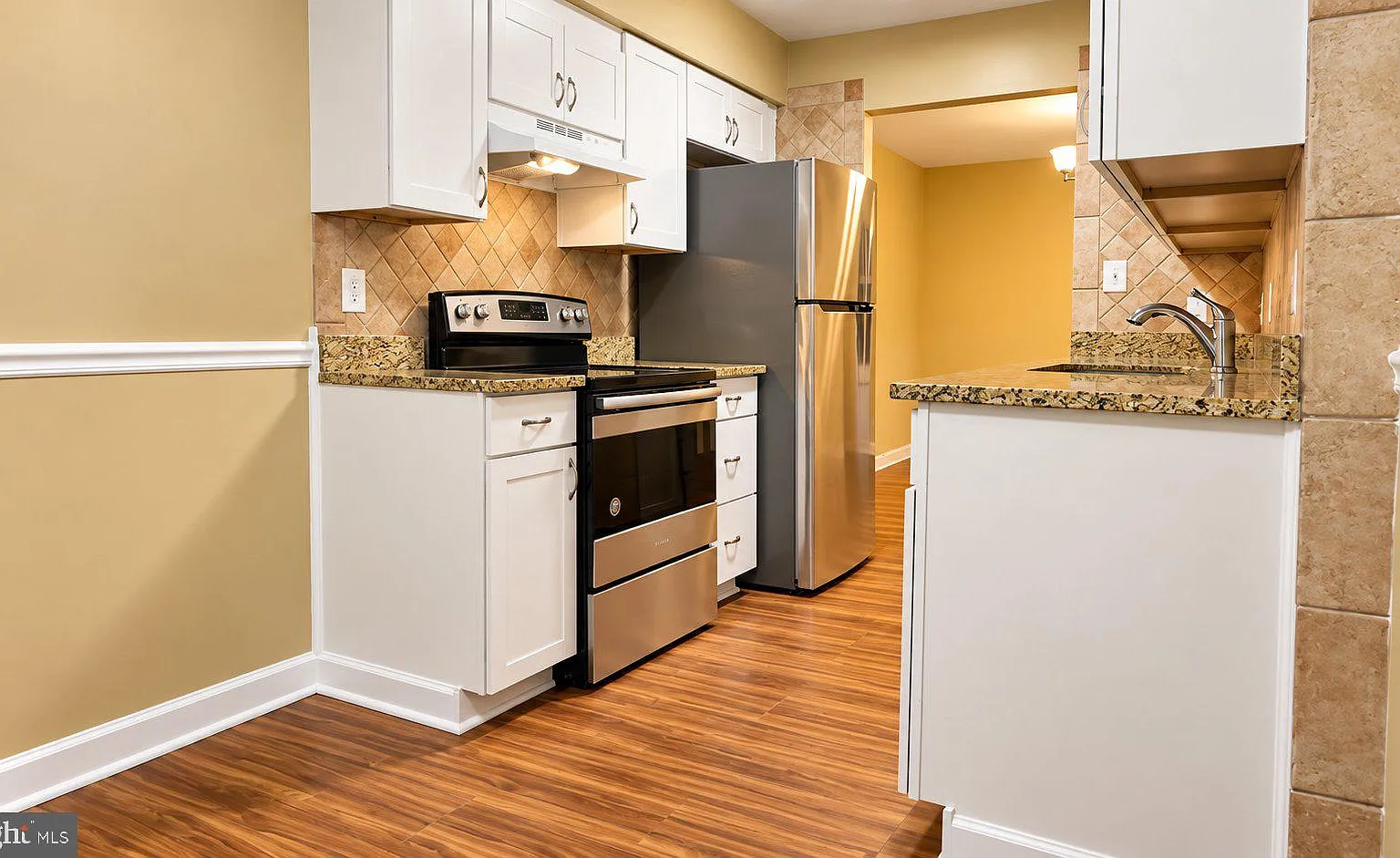 3 bed, 3.5 bath, 2049 sqft, $2,800 — Photo 4