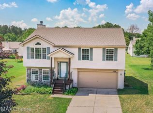3394 Valley Rise Dr, Holly, MI 48442