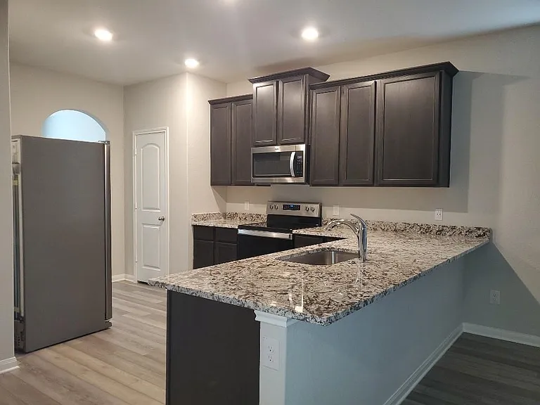 136 Constitution St — Photo 7