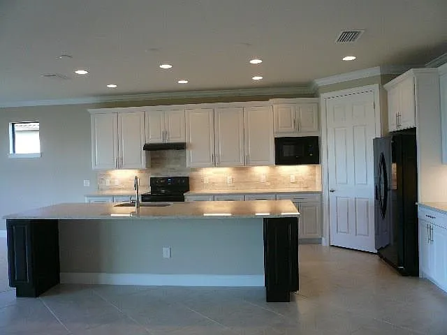 Building Photo - 5089 Pendelton Sq
