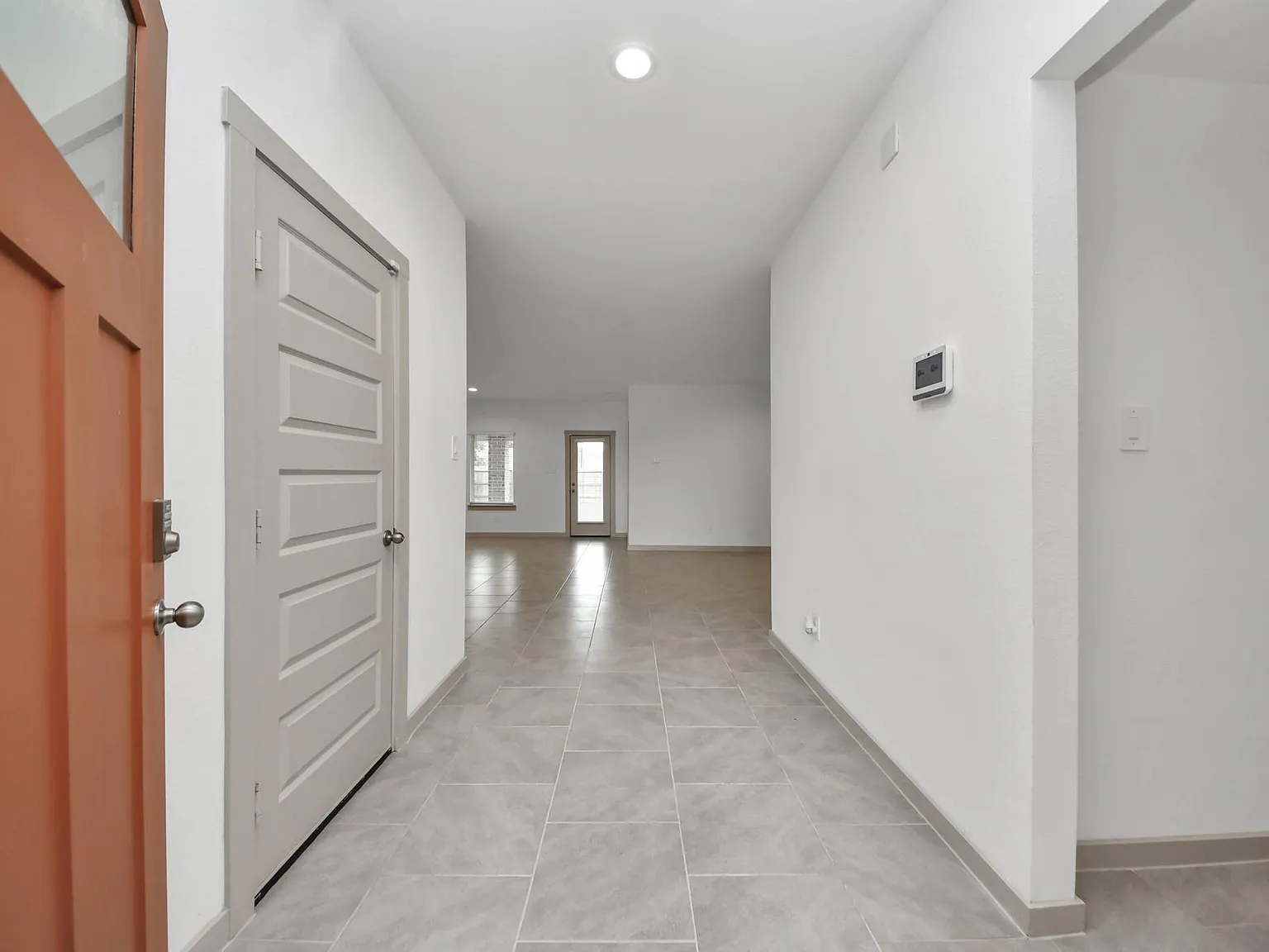 4 bed, 2.0 bath, 2045 sqft, $2,400 — Photo 3