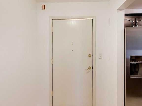 2nd image of 907 Curtiss St APT 404