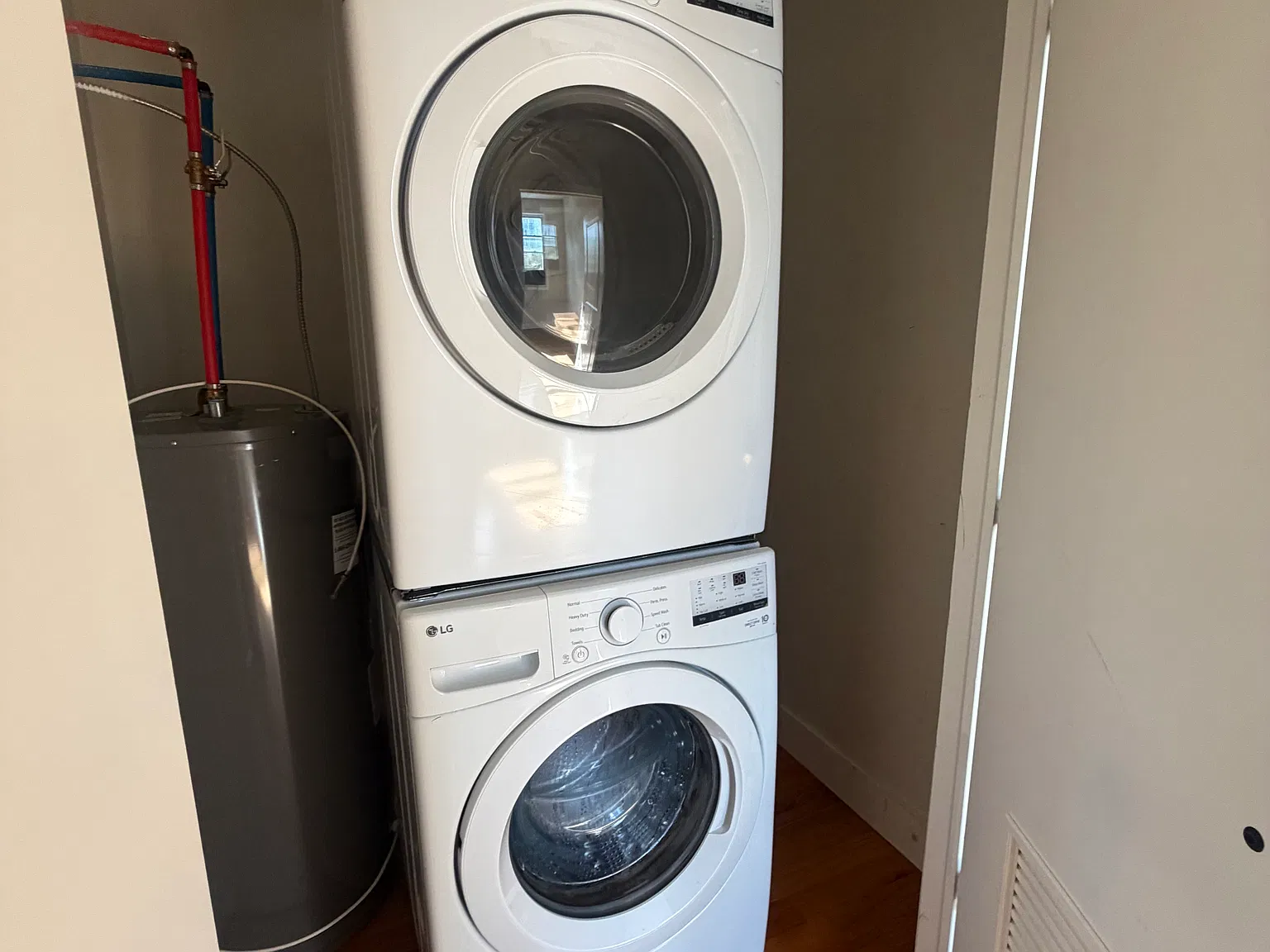 4 bed, 1100 sqft, $4,200 — Photo 4