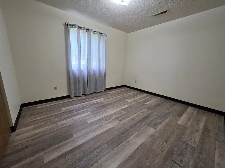 2661 Lakeside Dr — Photo 6