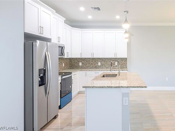 3rd image of 801 Bell Blvd S