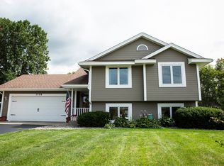 1520 Bruers Ct, Chaska, MN 55318