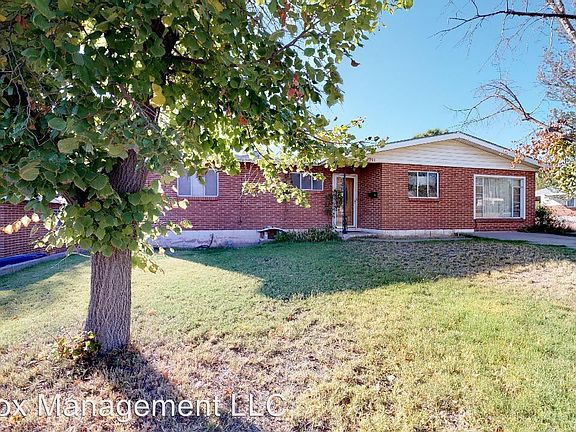 3rd image of 1701 Columbia Dr SE