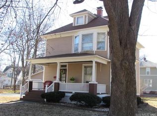 930 Holyoake Rd, Edwardsville, IL 62025