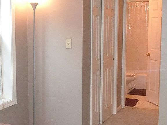 5th image of 398 Cambridge Dr