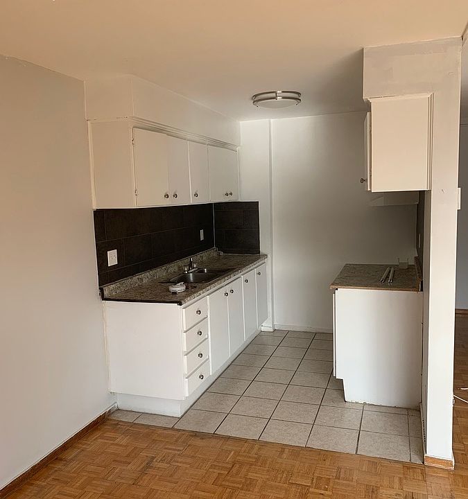 1st image of 3015 Sandwich St #2