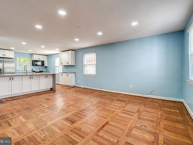 849 S Glebe Rd — Photo 6