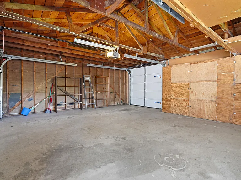 622 E 16th Ave — Photo 31