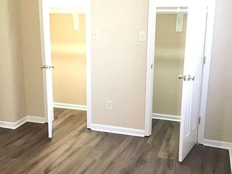 1660 Skiffes Creek Cir — Photo 23