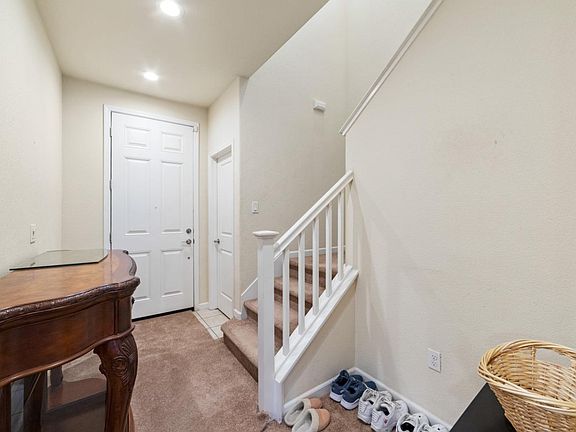 2nd image of 921 Dixieanne Ave
