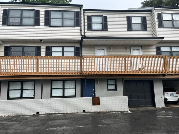 11 Tuttle St APT 2, Stamford, CT 06902