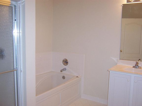 5th image of 501 King Farm Blvd APT 308