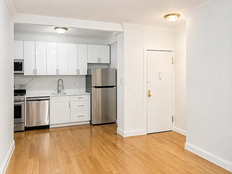 1875 Lexington Ave #2A — Photo 1