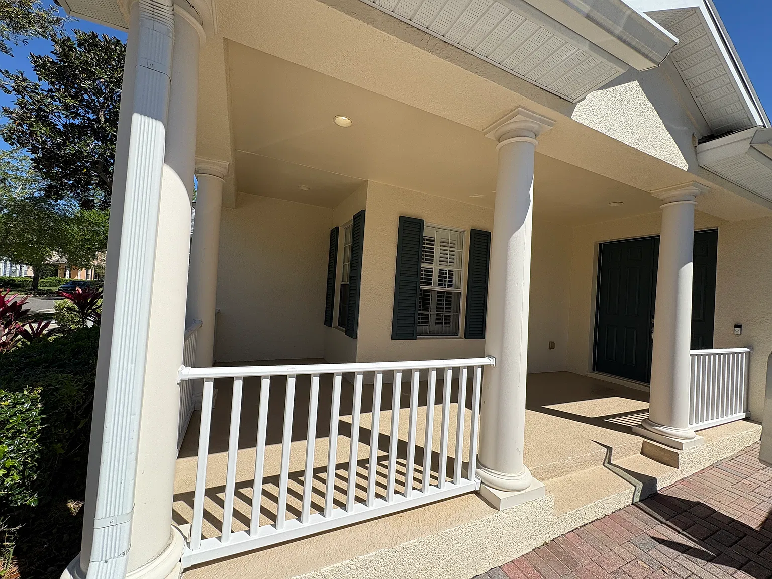 3 bed, 2026 sqft, $3,950 — Photo 2