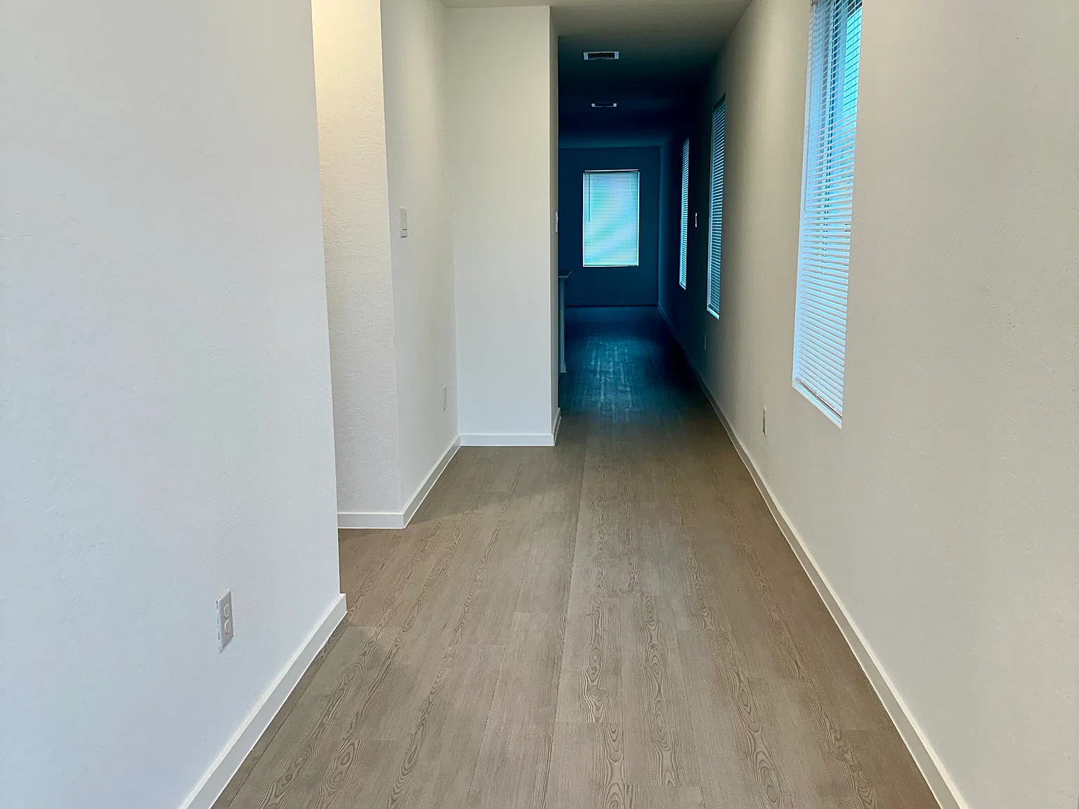 3 bed, 1354 sqft, $1,565 — Photo 3