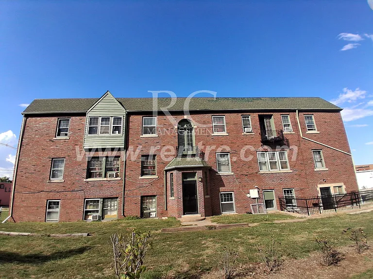 210-145 N Walnut St — Photo 1