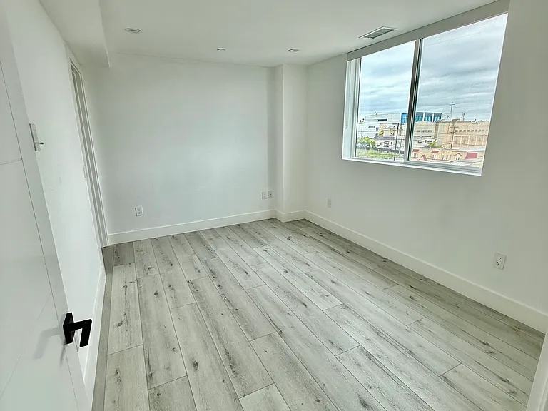 914 S Catalina St — Photo 5