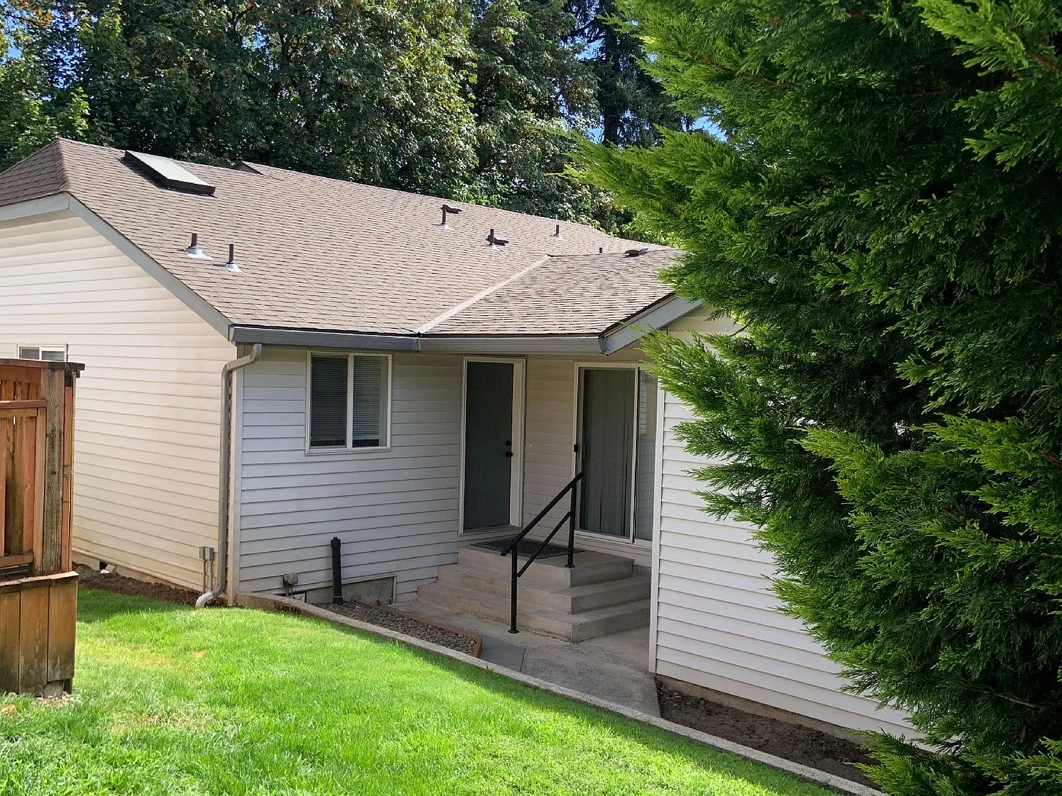 2 bed, 1170 sqft, $2,100 — Photo 2