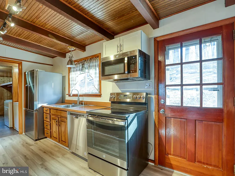 214 Bridle Path Rd — Photo 17