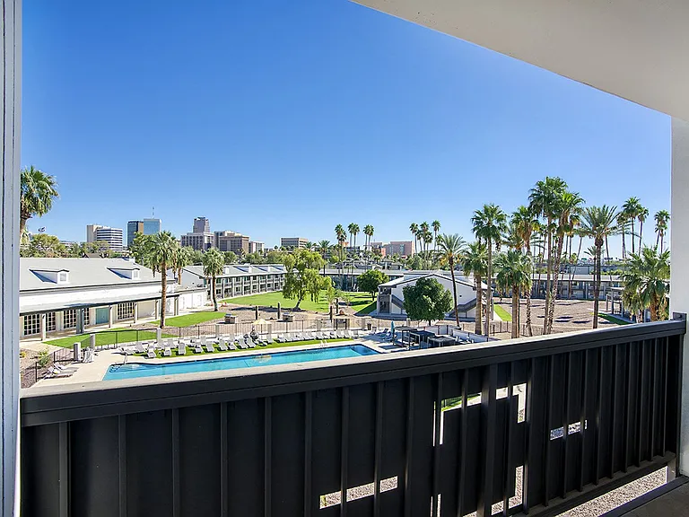 Presidio Palms Apartments — Photo 40