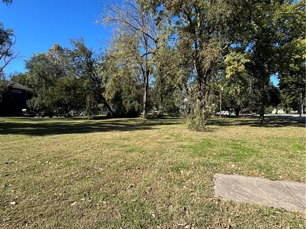 410 Pottawatomie St, Leavenworth, KS 66048