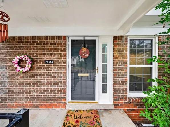21344 E Glen Haven Cir, Northville, MI 48167